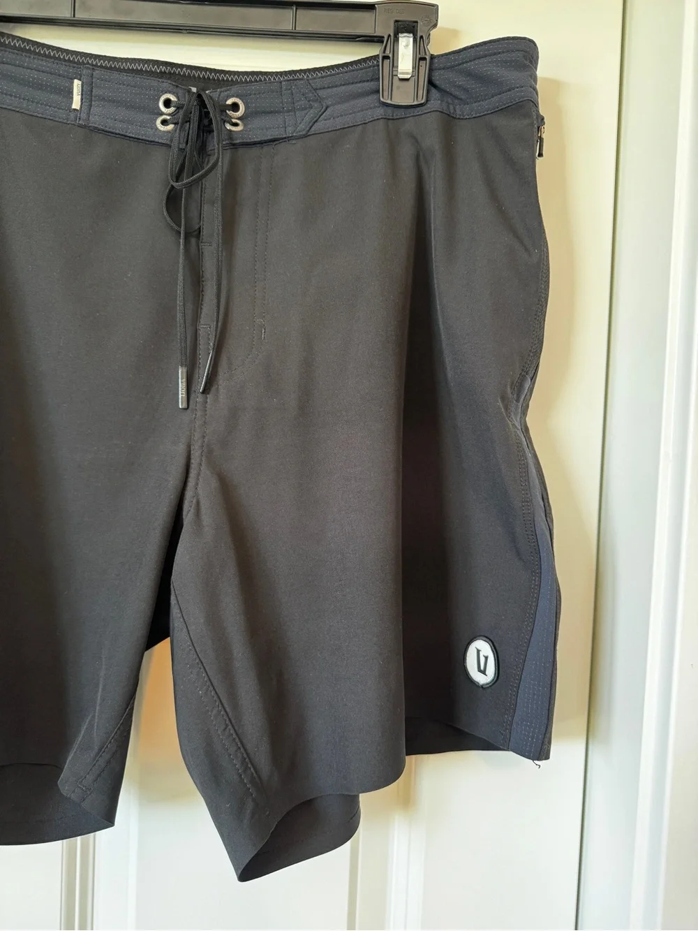 Vuori Peak Boardshorts Men’s 32 Waist Black Grey Swim Shorts V374